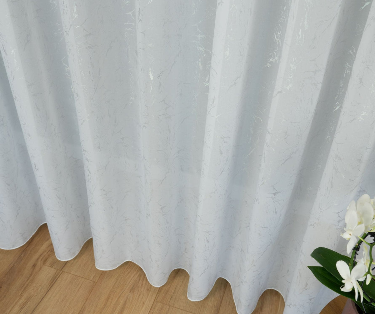 Lejąca firanka ze srebrem i obciążnikiem, szyta na wymiar Piekna Firanka pieknefirany
